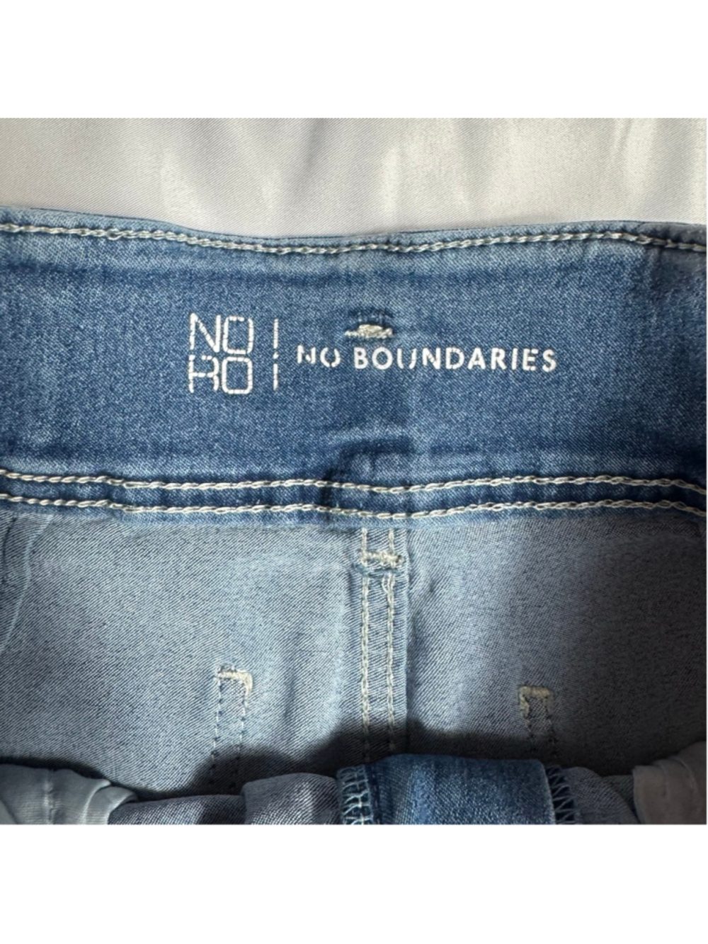 Juniors No Boundaries Jean Shorts Size 11 Blue - Picture 2 of 7